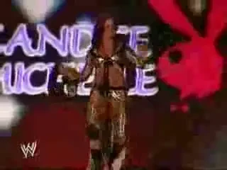 Vezi melodia pe care intra in ring Candice Michelle: What love is!