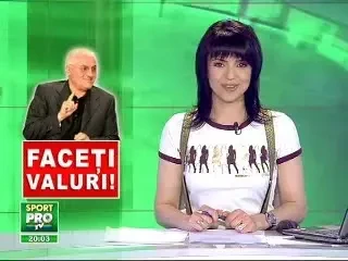 Adi Minune le poate canta jucatorilor nationalei daca trec de grupa mortii