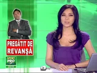 Oscar de la Hoya a revenit cu victorie in ring: L-a batut pe Steve Forbes!