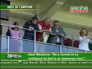 Vezi imagini cu Pazkany si Muresan de pe stadionul lui CFR Cluj unde urmaresc meciul pe 2 ecrane uriase!