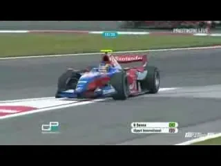 Accident bizar! Bruno Senna a facut praf un caine pe pista de curse