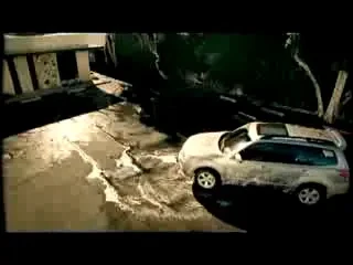 Mai sexy de atat nu exista pe Pamant! Vezi cine te asteapta in spalatoriile auto din Asia