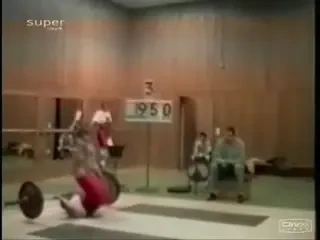 Mori de ras cu Mr Musculosul . Vezi un supervideo cu accidente... la locul de munca