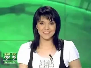 Strip-tease la promovare! O fata a intrat doar in chiloti pe teren la Sportul - Brasov