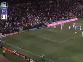 Beckahm nu si-a pierdut magia! Vezi super golul de la 70 de metri al lui Beckham!