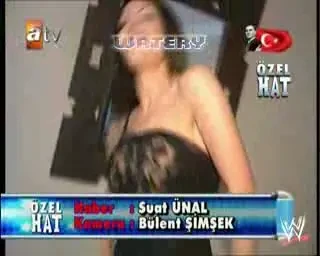 Vezi un clip cu Jill Demirel: gata sa isi lase sotul pentru un fotbalist!