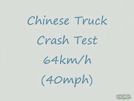 Chinezii l-au facut acordeon! Vezi un VW T3 chinezesc in accident: