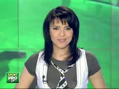 Natasha se dezbraca daca trecem de grupe!