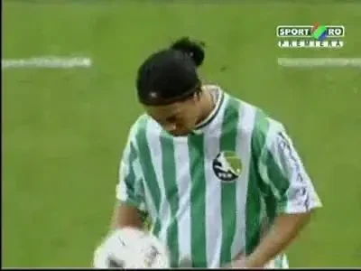 Suncile l-au tras in jos. Ronaldinho, un usec total la Freekick Masters