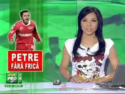 Petre si-a luat pistol cu...apa, ca sa se apere de razboi!