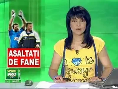Lobont si Dan Petrescu, asaltati de femei!