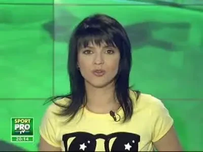 Pisica e sefa in vestiarul cainilor !