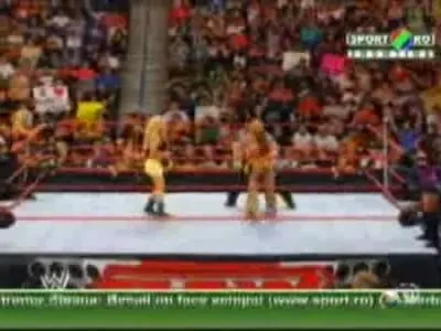 Kelly Kelly a rupt in ring! Vezi imagini din bataia de aseara!