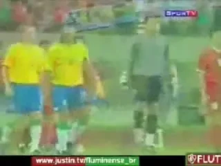 Vezi golul reusit de Ronaldinho in amicalul Braziliei!