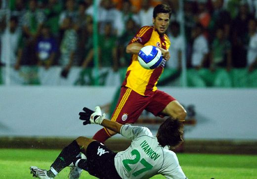 Foto: Galata tremura! Umit Karan s-a 