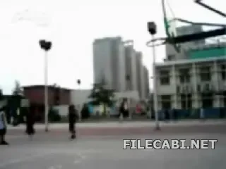 Groaza intr-un liceu! Un elev, aproape decapitat de un panou de baschet