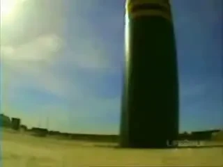 Pune-ti centura! Vezi cum poti sa faci praf si pulbere un camion!