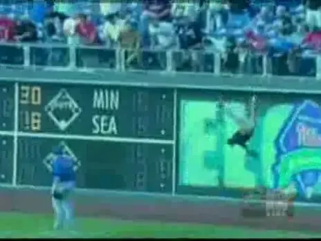 SOC: Un copil a cazut din tribuna la un meci de baseball!