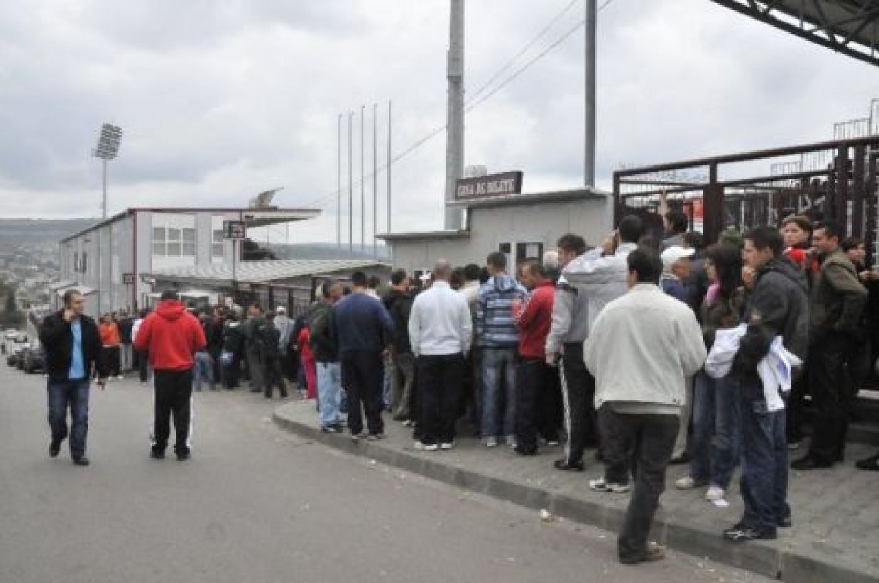 Foto: Nebunie la Cluj pentru meciul cu Steaua: 10.000 bilete vandute in prima zi_6