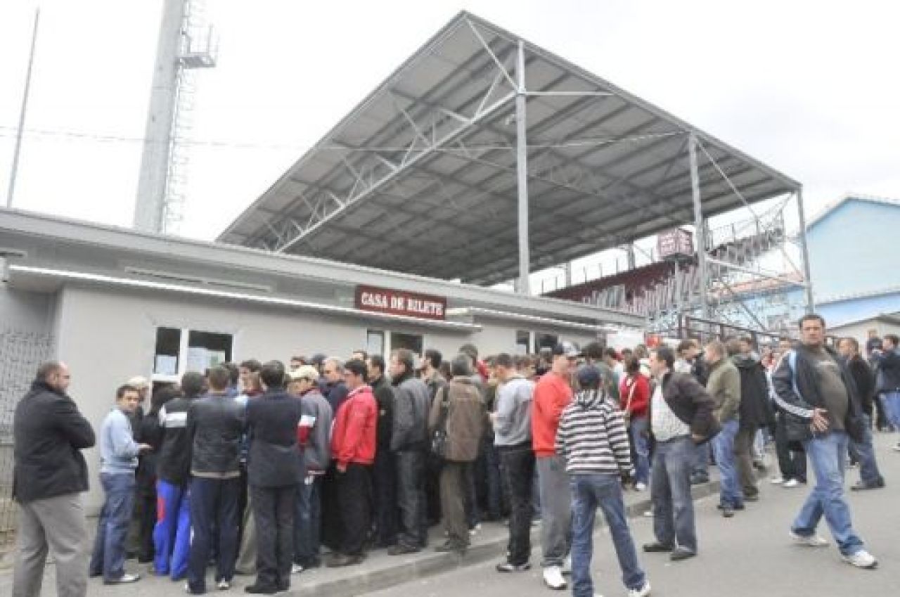 Foto: Nebunie la Cluj pentru meciul cu Steaua: 10.000 bilete vandute in prima zi_8