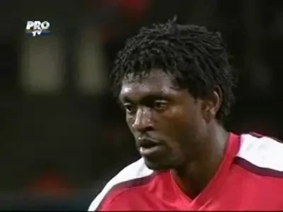 Penalty pentru dubla lui Adebayor