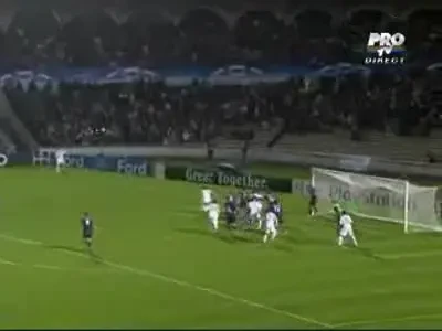 Vucinic aduce Roma in meci cu o lovitura de cap