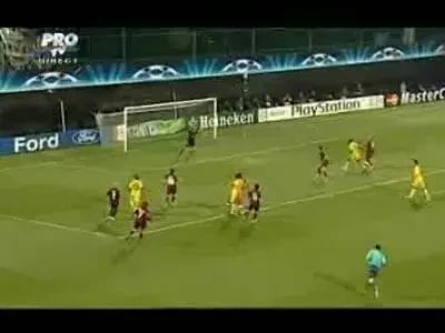 Drogba scapa de marcaj si trage! Vezi ce ocazie a avut super atacantul lui Chelsea