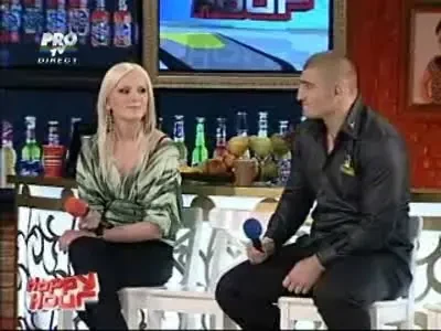 Show total! Morosanu povesteste cum si-a agatat prietena pe MIRC!