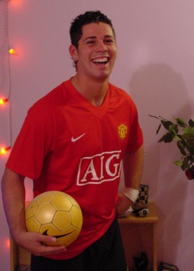 Ronaldo 2: Un suporter care seamana cu portughezul are succes FANTASTIC la femei!_3