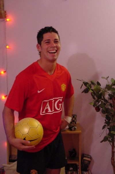 Ronaldo 2: Un suporter care seamana cu portughezul are succes FANTASTIC la femei!_4