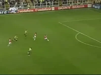 Vezi primul gol al lui Adebayor