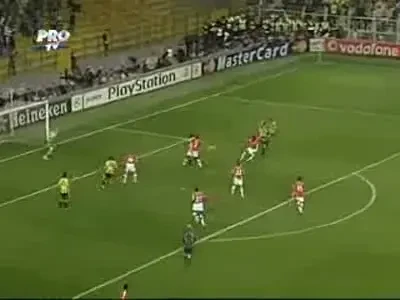 Vezi autogolul de 2-1 al lui Silvestre