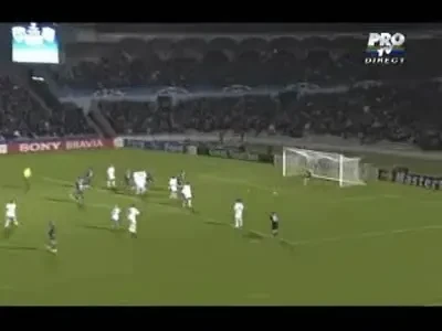 Wendel suteaza de la 25 de metri putin pe langa poarta!