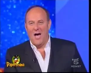 Ronaldinho a jonglat cu o blonda!