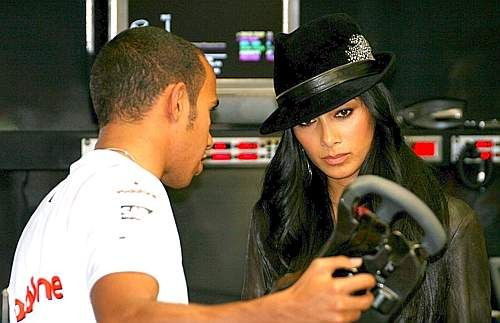 Hamilton este noul rege al Formulei 1! Vezi cum l-a incurajat Nicole!_3