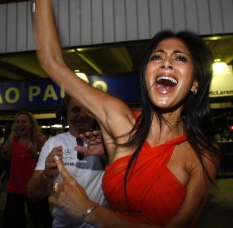 Hamilton este noul rege al Formulei 1! Vezi cum l-a incurajat Nicole!_5