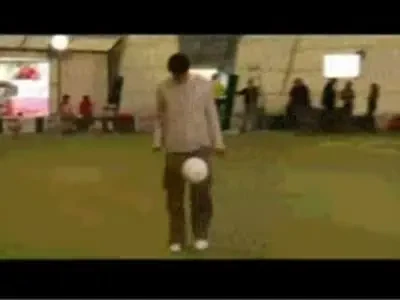 Vezi cele mai noi jonglerii ale lui Kaka!