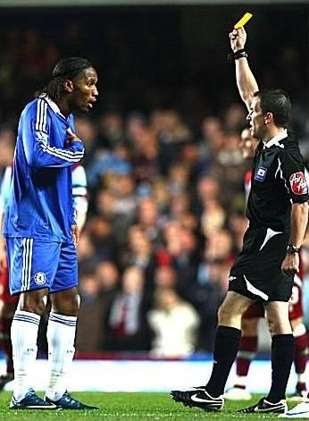 Drogba isi cere scuze pentru ca a aruncat cu monede in fanii lui Burnley!_3