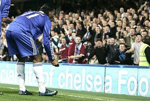 Drogba isi cere scuze pentru ca a aruncat cu monede in fanii lui Burnley!_5