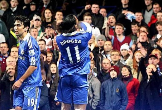 Drogba isi cere scuze pentru ca a aruncat cu monede in fanii lui Burnley!_6