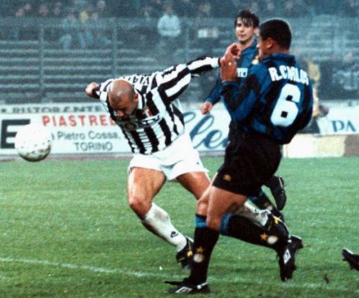Cutremur in Italia: Del Piero-Ibrahimovic in razboiul de o suta de ani! Vezi superfoto:_3