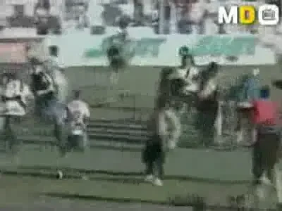VIDEO: Violente incredibile in Uruguay. Campionatul intrerupt dupa o bataie generala!
