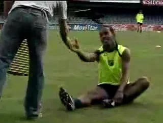 Ronaldinho o da in bara.. la nesfarsit! Video: