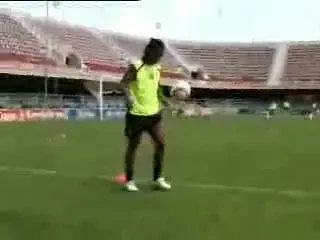 Ronaldino o da la nesfarsit in bara!