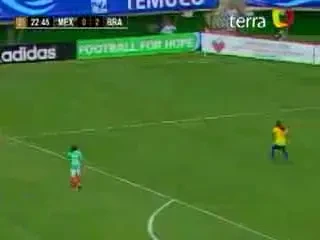 Si femeile bat aut-ul in stil K1! Vezi de ce e in stare o brazilianca!