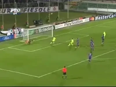 Juninho loveste bara! Vezi sutul senzational al lui Juninho: