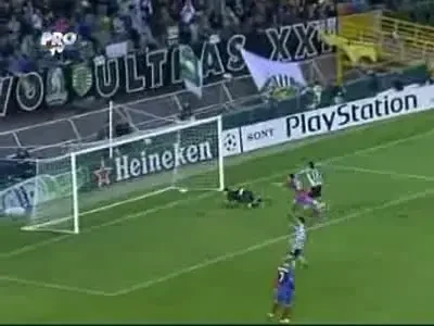 Caneira marcheaza in proprie poarta, vezi autogolul