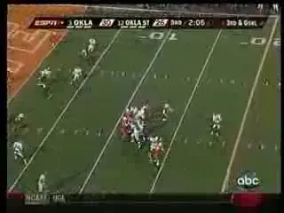 Zboara puiule... zboara! Asta doar in NFL poti vedea: placajul saptamanii. Ce zici, doare?