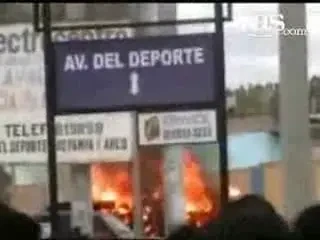 Bataie si arme intre suporterii peruani si fortele de ordine