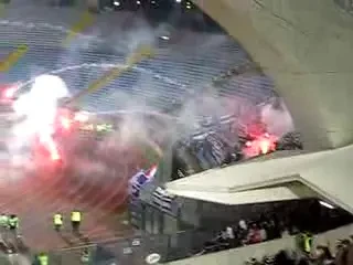 Video! Mai rau ca la Steaua: Scandal cu fumigene la Udinese - Dinamo Zabreb in UEFA